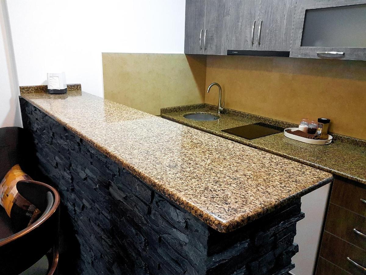 Apartament Premium Klass Lägenhet Batumi Exteriör bild